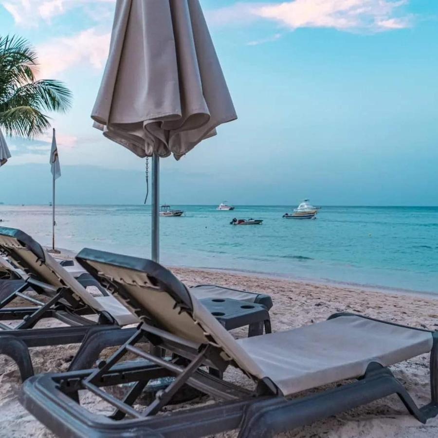 Chic Beachfront Apartment - Private Beach Access Punta Cana Exterior photo